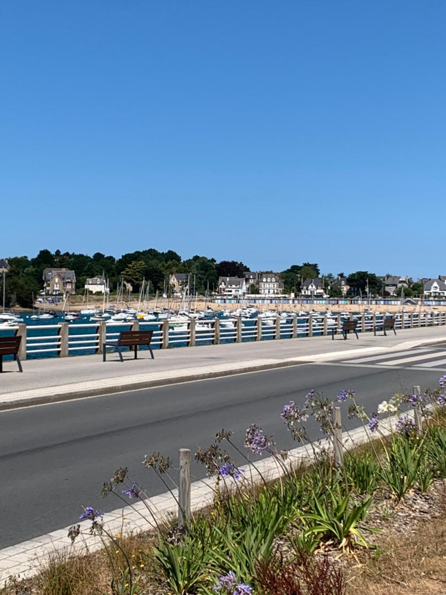 Magnifique Bas De Deux Situe Pres Des Plages Et Du Golf Holiday home *