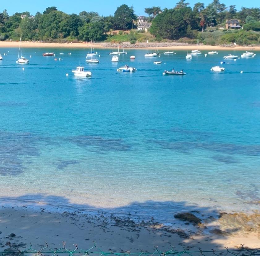 Magnifique Bas De Deux Situe Pres Des Plages Et Du Golf